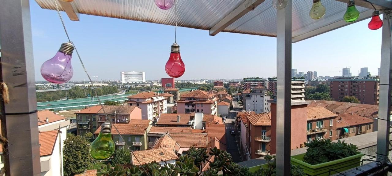 La Mansarda Di Pero Con Terrazza Appartement Buitenkant foto